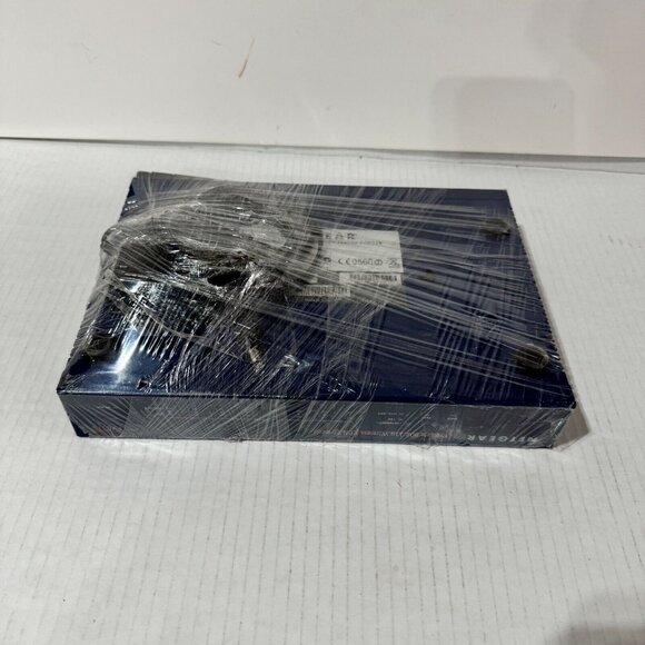 Netgear FVG318 ProSafe 802.11g Wireless VPN Firewall 8-port - Picture 2 of 10